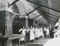 ~1900 meat market on site of present-day Cafe du Monde [Photo from database]
