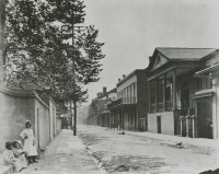 Outside the Beauregard-Keyes House on Chartres in 1900 [Photo from database]